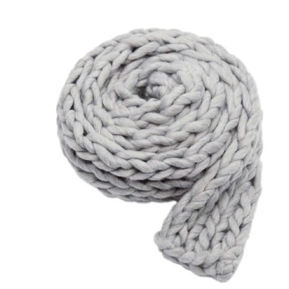 ZARA WOOL BLEND SCARF IN LIGHT GRAY - Picture 2 of 6